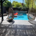 Le Patio Bleu Au Calme, Piscine Chauffee, Centre Ares
